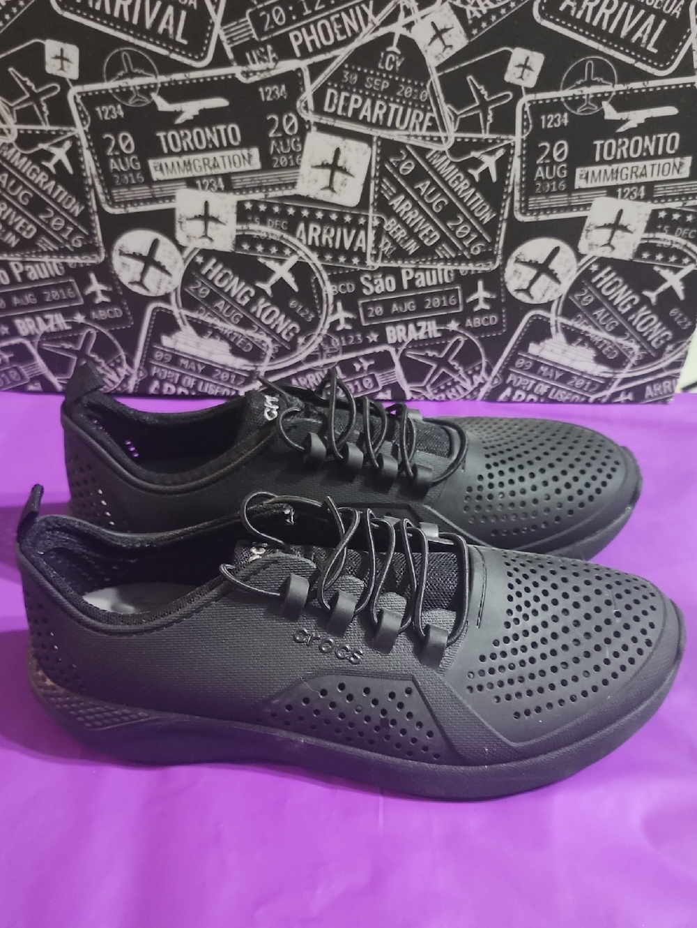 Crocs - Youth/Juniors size 6 Black Perforated Casual Sneakers